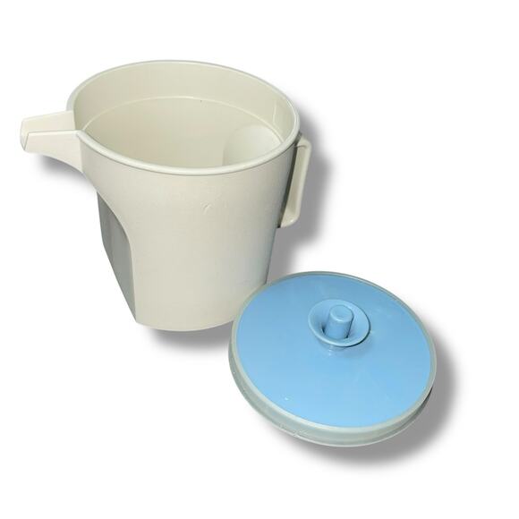 Tupperware Creamer Bowl with Push Button Lid Seal 1414 Almond Blue USA Vintage - Picture 3 of 14